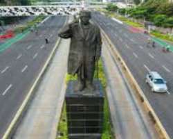 The statue is so designed that it seems like the G The statue is so designed that it seems like the Great Man is saluting all the passerby vehicles in the street. This statue is a tribute to the invalu